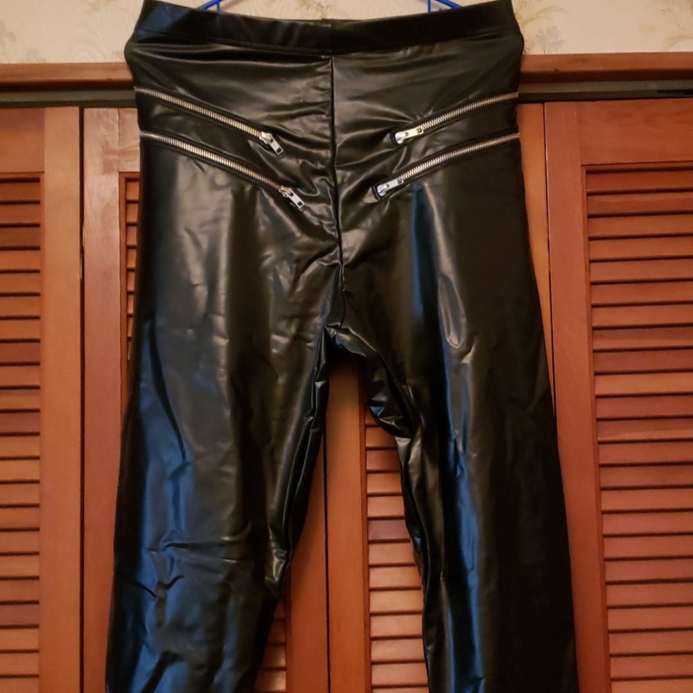 BNWT Blackmilk Antagonist Leggings size XL